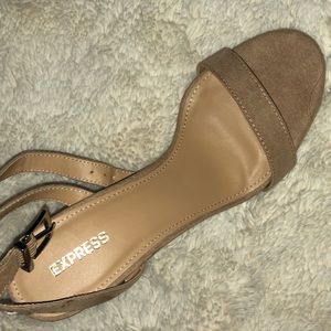 Express — Nude heels with stitching detail